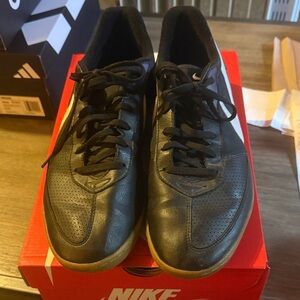 Nike Men’s Black Leather Sneakers with Gum Sole